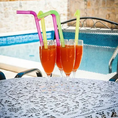 Kameni Dvori *